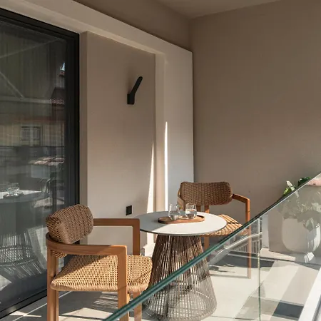 Olenia נאוס מרמרס